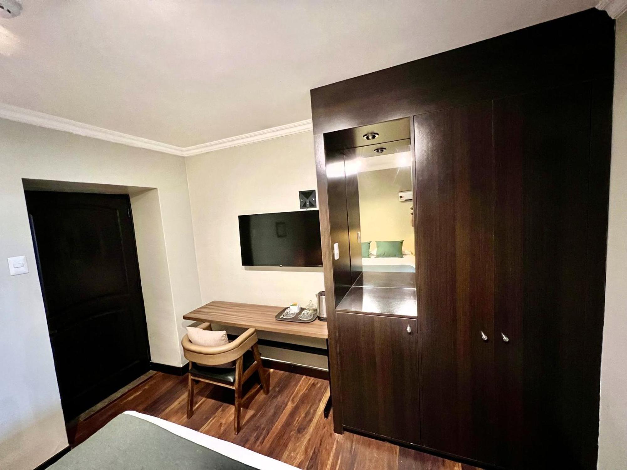 R Y R Pardo Hotel 3*