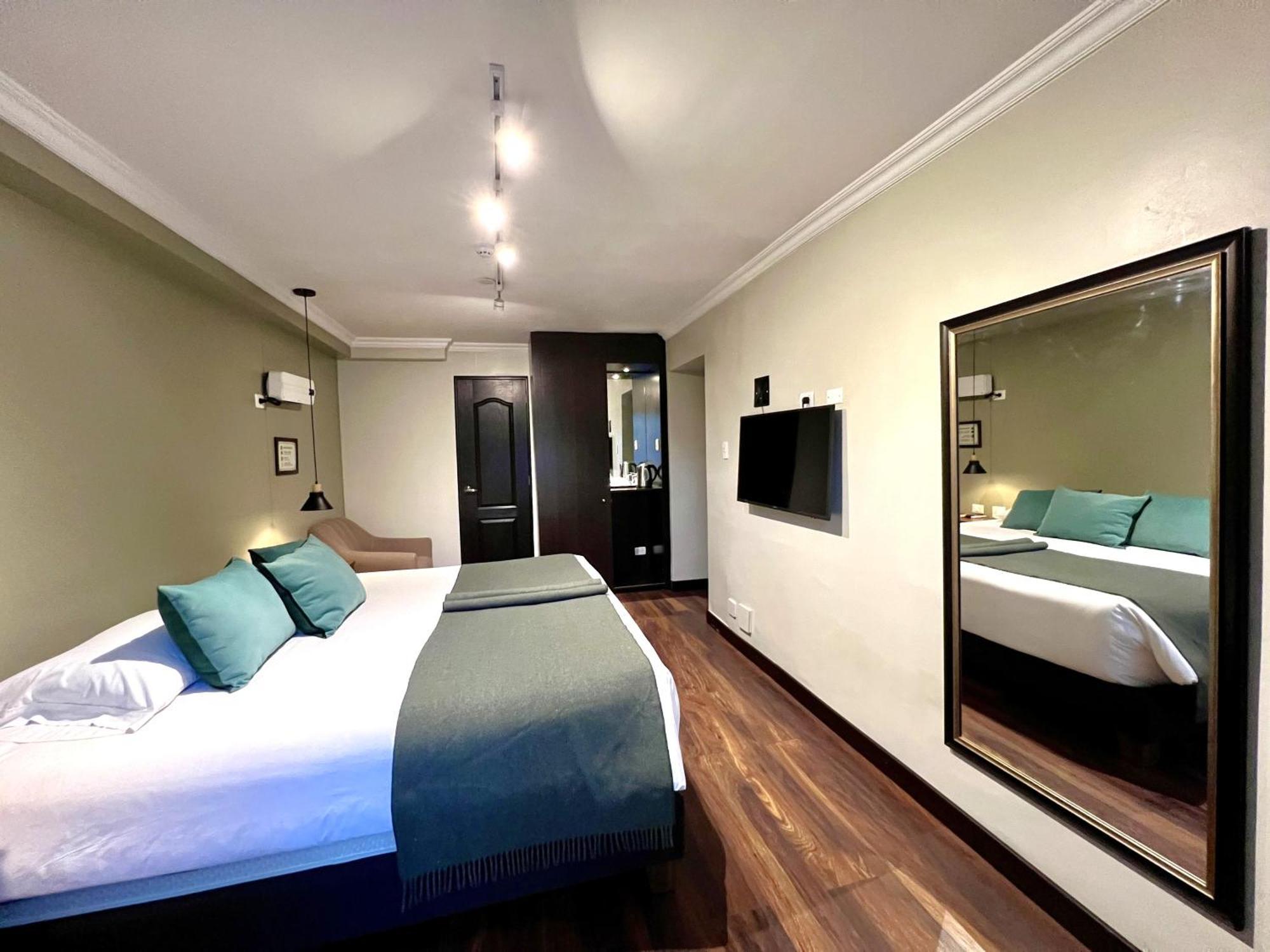 Hotel R Y R Pardo