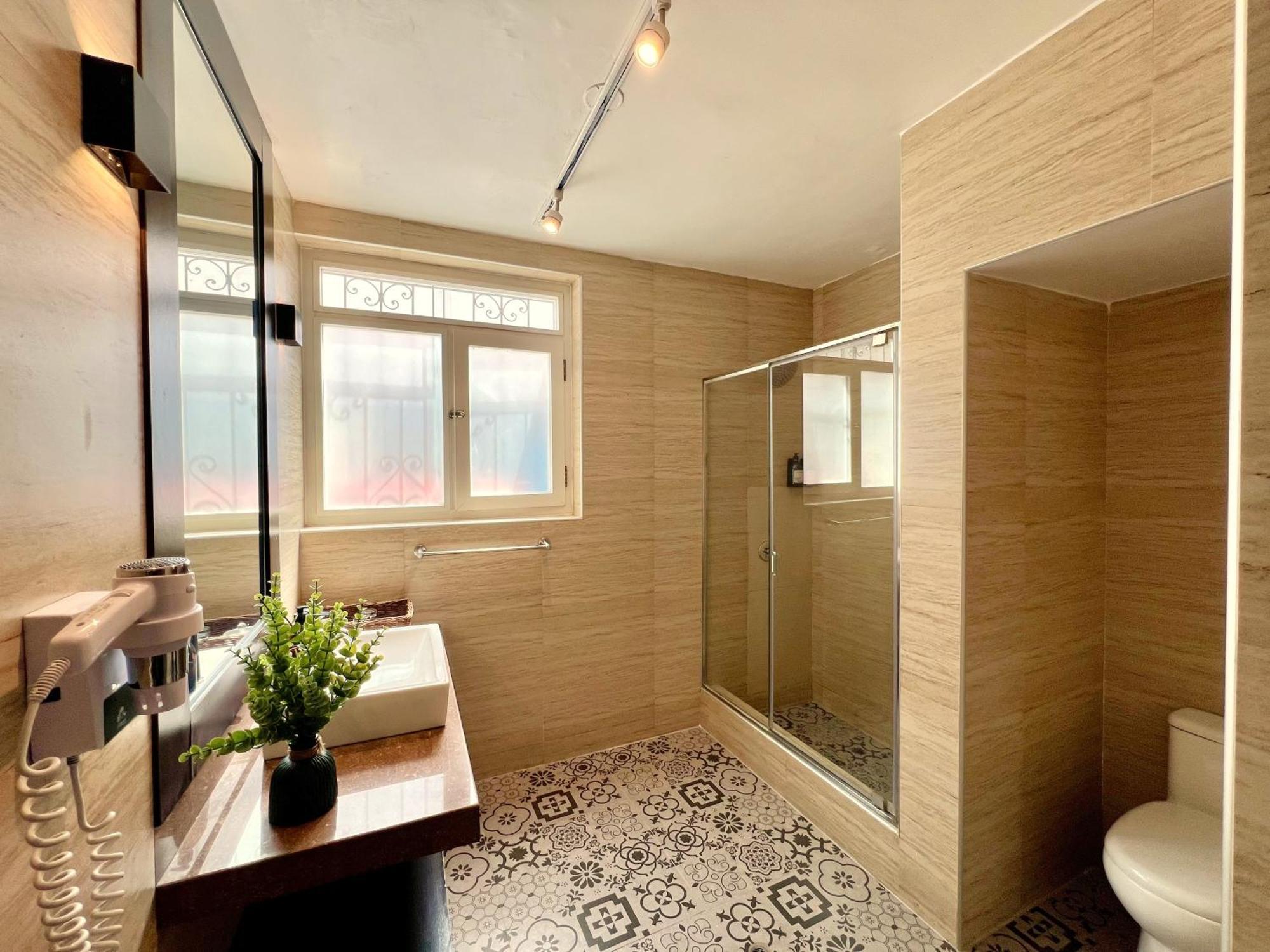Hotel R Y R Pardo